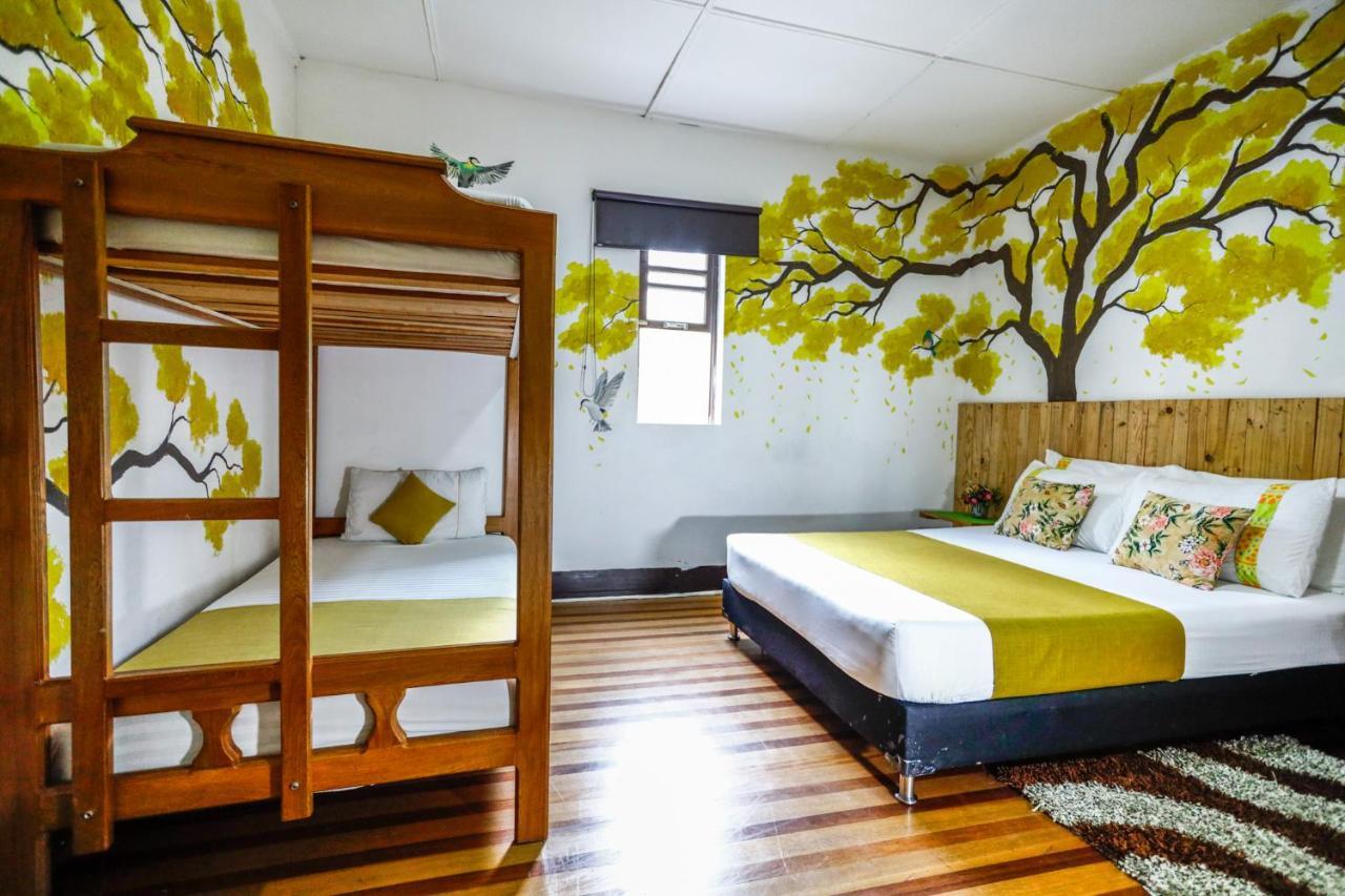 The Garden Lleras 10 Hotel Medellin Exterior photo