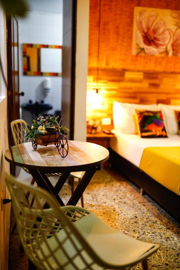 The Garden Lleras 10 Hotel Medellin Exterior photo