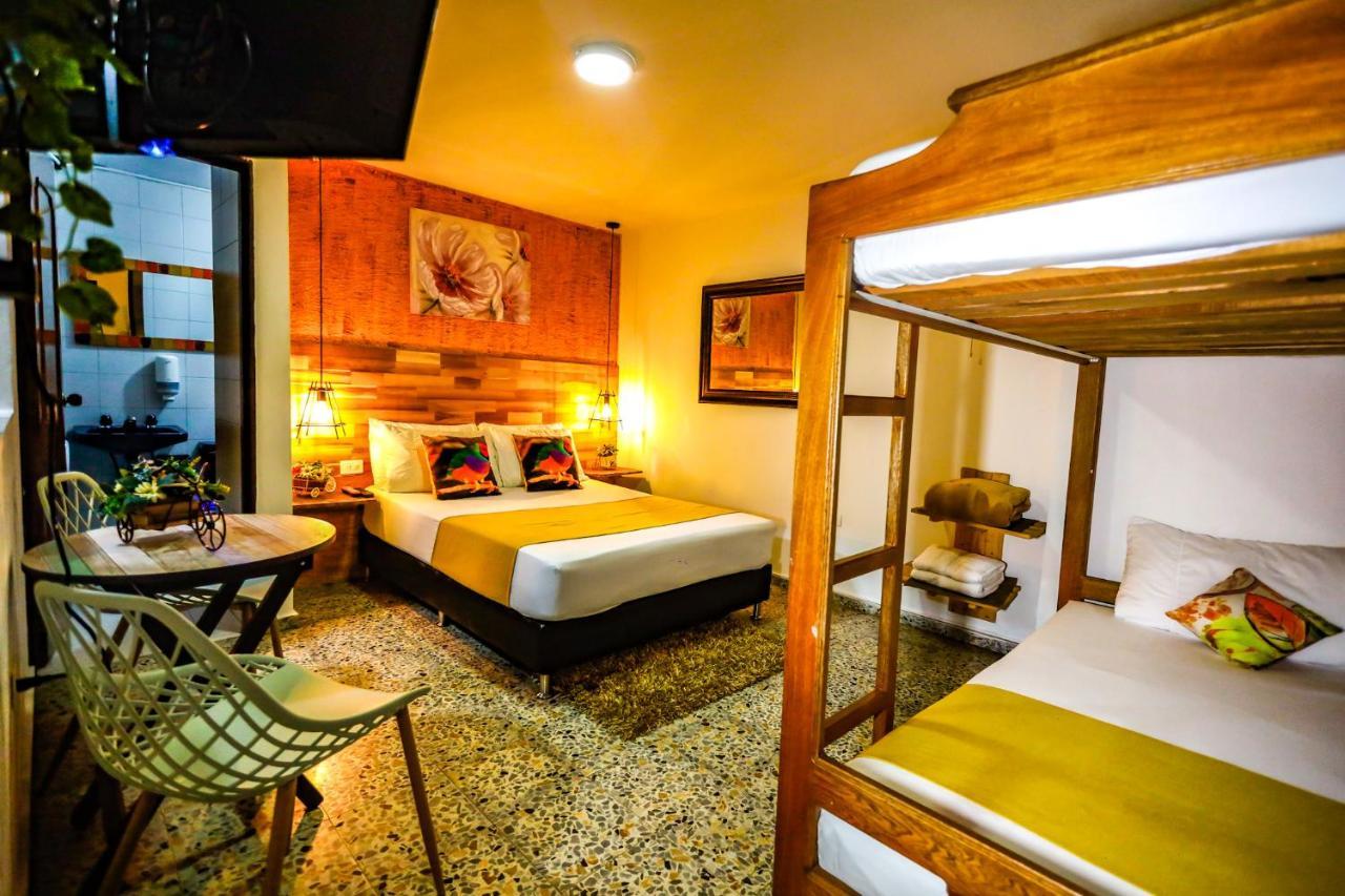 The Garden Lleras 10 Hotel Medellin Exterior photo